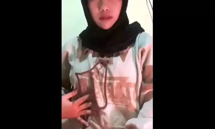 Cukur Kumis Viral Video Clip Original , Tiktoker Model Cukur Kumis Viral Video Mms Download